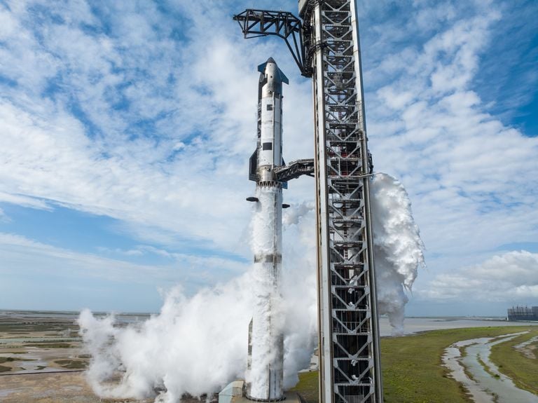 Hacia una mega megaconstelaci&oacute;n de sat&eacute;lites: SpaceX tendr&aacute; un mill&oacute;n de sat&eacute;lites en &oacute;rbita con impactos importantes