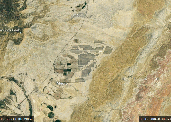 En la imagen de arriba se aprecian los casi un millón de paneles fotovoltaicos de una instalación de energía solar y almacenamiento de baterías en Utah. Esta imagen fue capturada con el sensor OLI (Operational Land Imager) del satélite Landsat 8 el 6 de junio de 2026. El mismo sensor capturó la imagen de la misma zona el 16 de junio de 2024, en la secuencia de abajo se combinan ambas. Imágenes de la NASA, por Lauren Dauphin.