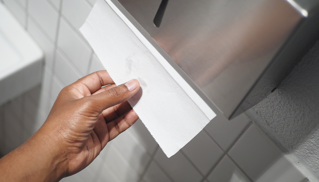 No hay duda, en cuanto a carga microbiológica, es mejor el papel, pero si sacas 17 toallitas en vez de 1 o 2, deja de ser sostenible.