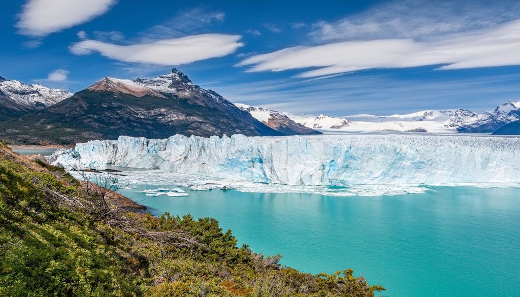 glaciar Los glaciares son parte del ciclo hidrológico, constituyen una fuente importante para almacenar agua en forma sólida y líquida en embalses.