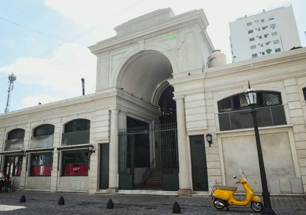 Fachada del Mercado de San Telmo