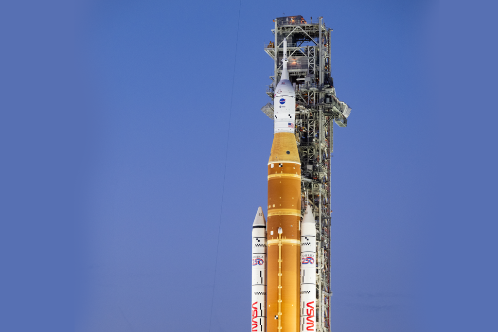 Lançada em 1º de abril, a Artemis II marca o retorno de missões tripuladas ao entorno da Lua. Crédito: NASA