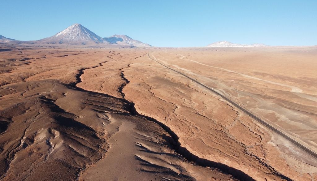 desierto Gran parte del desierto parece un terreno sin vida, sin embargo, la ciencia ha demostrado que hay microorganismos resistentes a sus condiciones extremas.