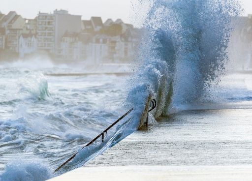 M&eacute;t&eacute;o : alerte aux fortes pluies demain dans cette r&eacute;gion avec plus de 50 l/m&sup2; ! Fort coup de vent &eacute;galement en France !