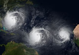 Meteo: caldo tardivo, uragani e medicane. Cosa sta succedendo?