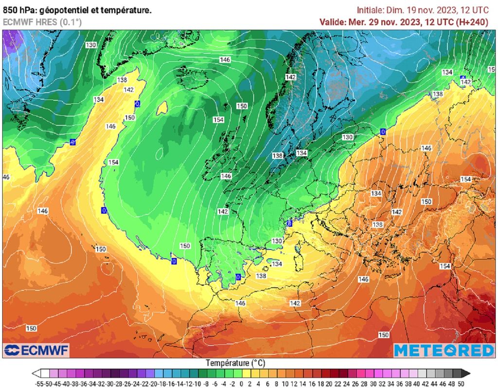 Selon les derniers scénarios, une descente d'air froid (très) prononcé pourrait se produire au cours des derniers jours de novembre. Selon les derniers scénarios, une descente d'air froid (très) prononcé pourrait se produire au cours des derniers jours de novembre.