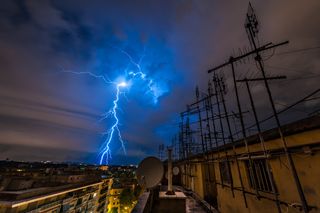 Avviso Meteo, da stanotte torna il maltempo: settembre si sta per aprire con forti temporali in queste regioni