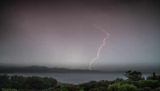 M&eacute;t&eacute;o du 13 avril en France : orages sous surveillance, 3 d&eacute;partements en vigilance jaune ce lundi. Les pr&eacute;visions