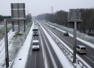 De la neige à basse altitude, voire jusqu’en plaine aujourd’hui. Alerte jaune de Météo-France dans plusieurs régions !