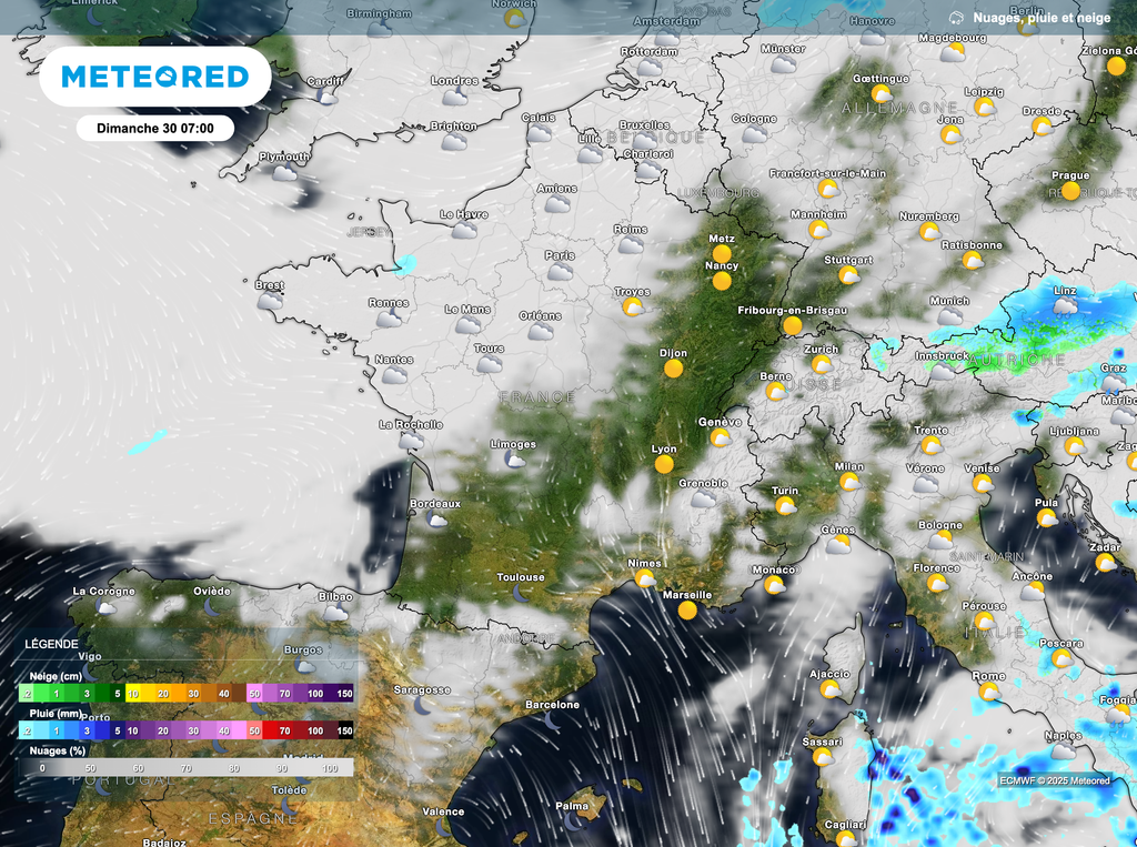 Une matinée de dimanche soit sous les nuages, soit sous des éclaircies plutôt belles. Une matinée de dimanche soit sous les nuages, soit sous des éclaircies plutôt belles.
