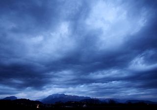 Meteo: scatta l'allerta meteo per il ciclone Ciaran, poi arriveranno piogge e calo termico nel weekend