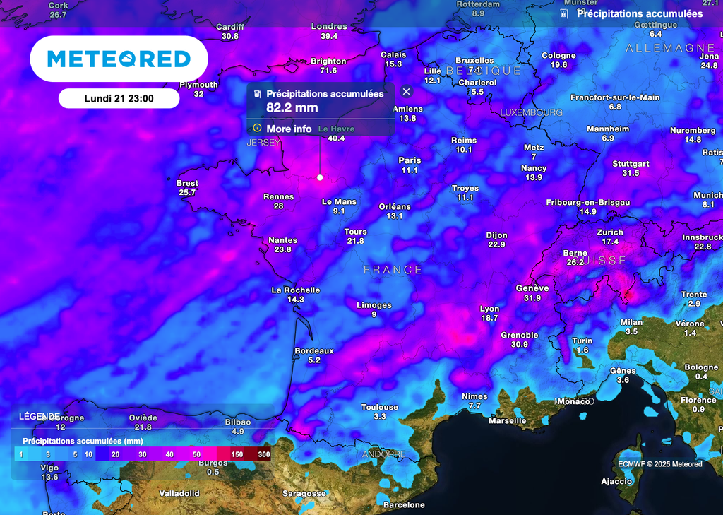 Fortes pluies sous les orages en Normandie. Fortes pluies sous les orages en Normandie.