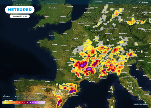 M&eacute;t&eacute;o en France : 54 d&eacute;partements expos&eacute;s au risque d'orages violents ce vendredi, d&eacute;couvrez lesquels