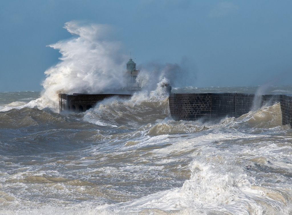 Les conditions s'annoncent dégradées en mer en ce milieu de semaine en raison des vents violents et des fortes vagues attendus.