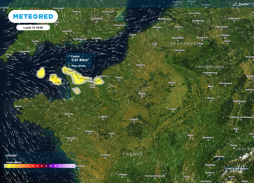 Orages lundi soir côte normande Ce lundi soir, un faible risque d'orages persistera près des côtes de la Manche, notamment sur la côte normande.