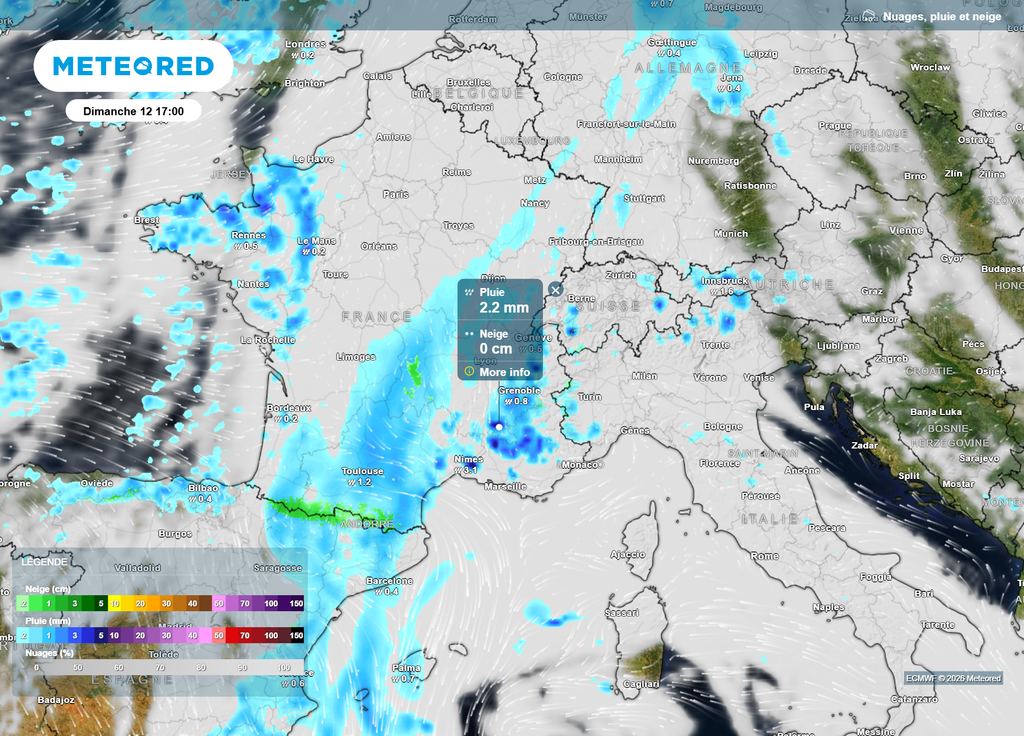 Nuages et pluies dimanche après-midi Dimanche après-midi, on retrouvera la perturbation bloquée sur un axe Sud-Ouest/Nord-Est, suivie d'averses, plus fréquentes sur le quart Nord-Ouest.