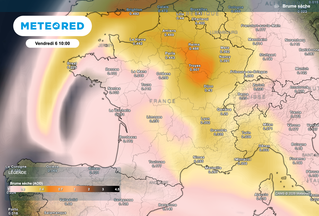 Poussières désertiques encore bien présentes ce vendredi dans le ciel français.