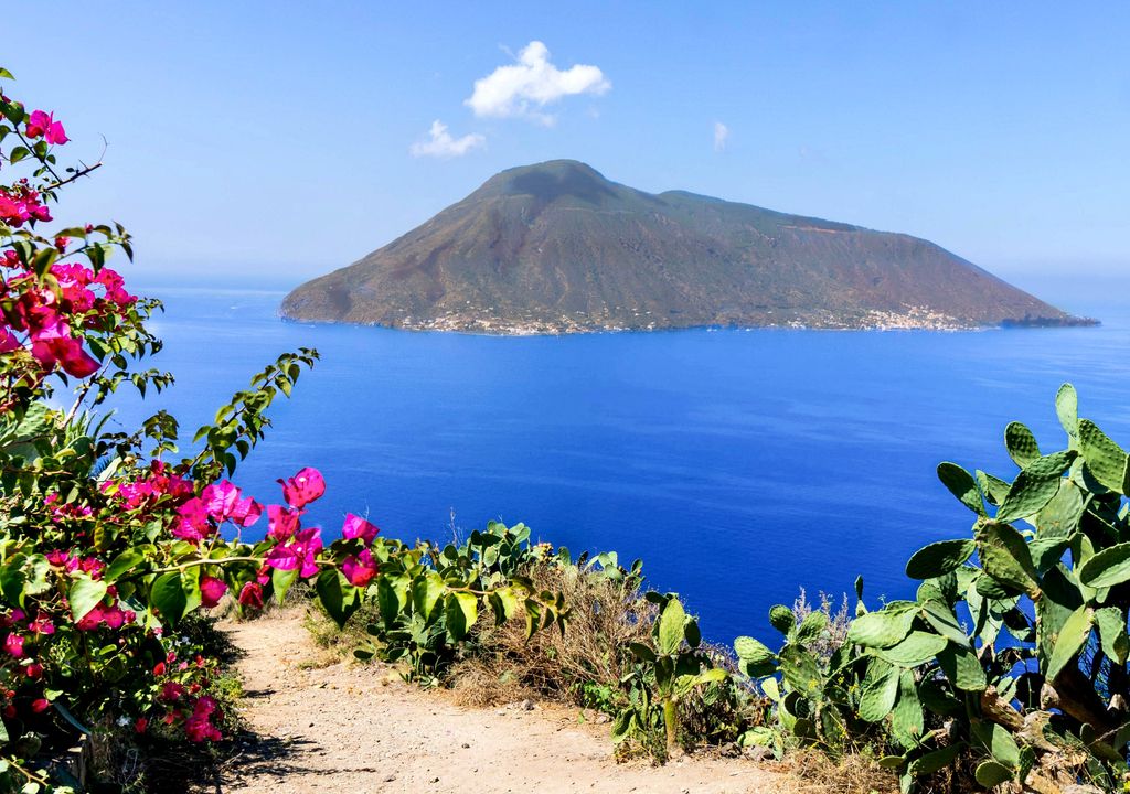 Schiarite temporanee sulle isole e lungo le coste Schiarite temporanee sulle isole e lungo le coste