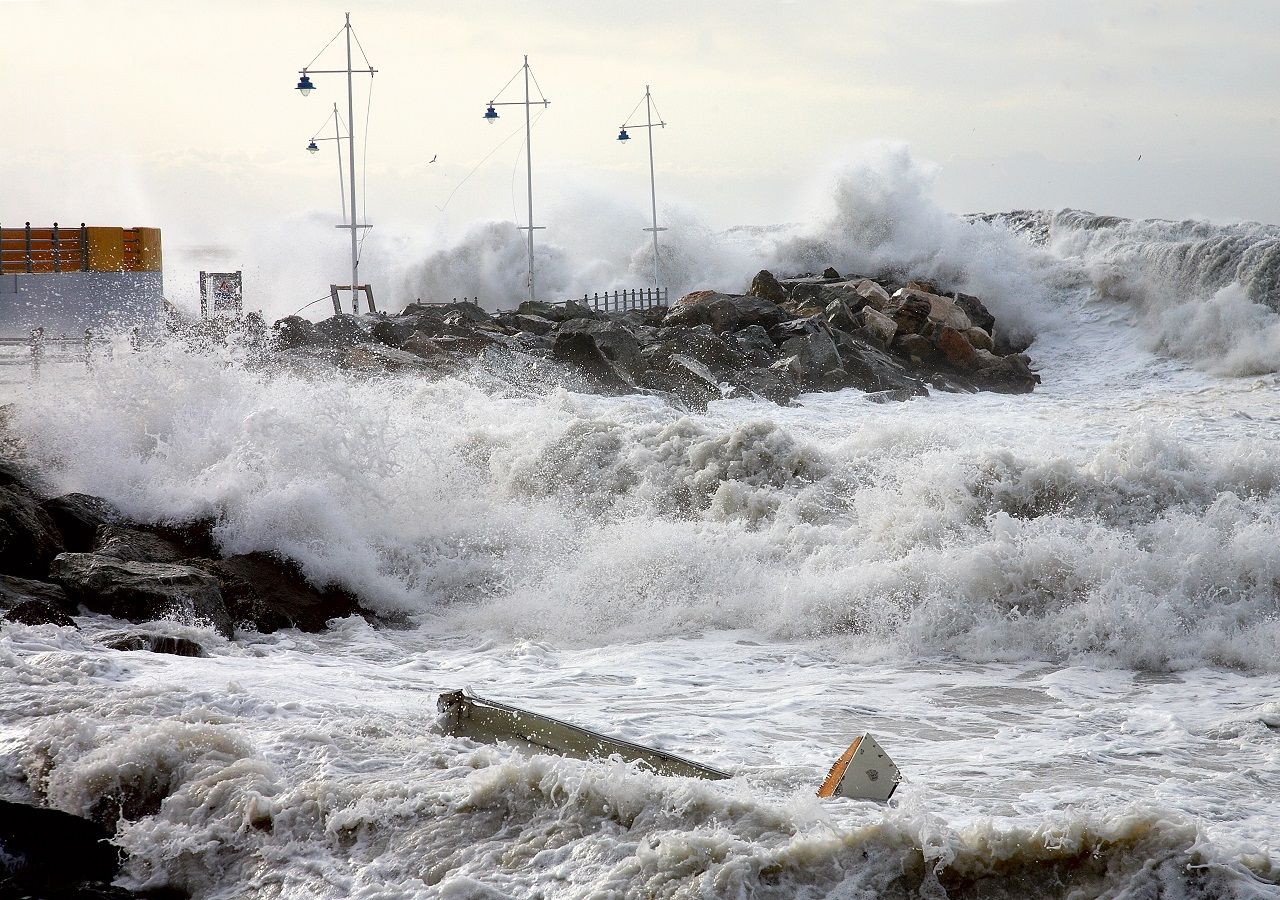 Meteo Forti Venti Meridionali Attenzione Alle Mareggiate In Liguria 