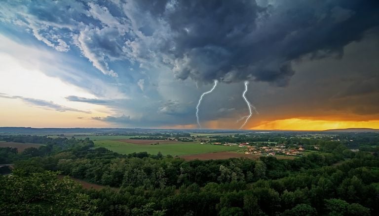 M&eacute;t&eacute;o-France : 12 d&eacute;partements en alerte jaune pour orages ! D&eacute;couvrez les d&eacute;partements concern&eacute;s cet apr&egrave;s-midi