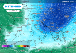 Avviso meteo: questa domenica attenzione a grandine e temporali in queste regioni, crollo termico con neve a bassa quota