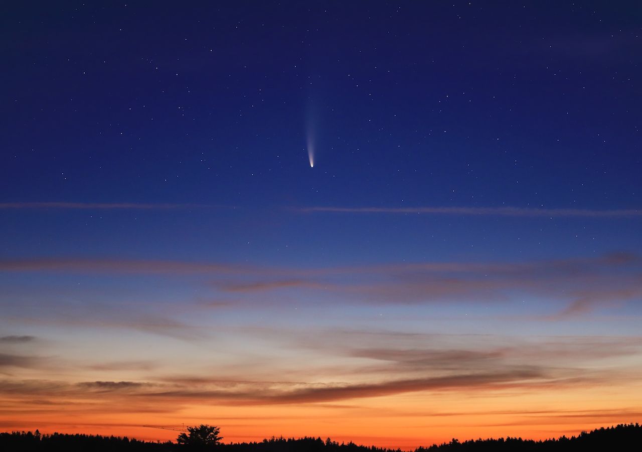 ancora poche sere per ammirare la cometa NEOWISE. Spesso il cielo dopo il tramonto sarà così, seguite le nostre previsioni per scegliere i giorni miglior per ammirarla.