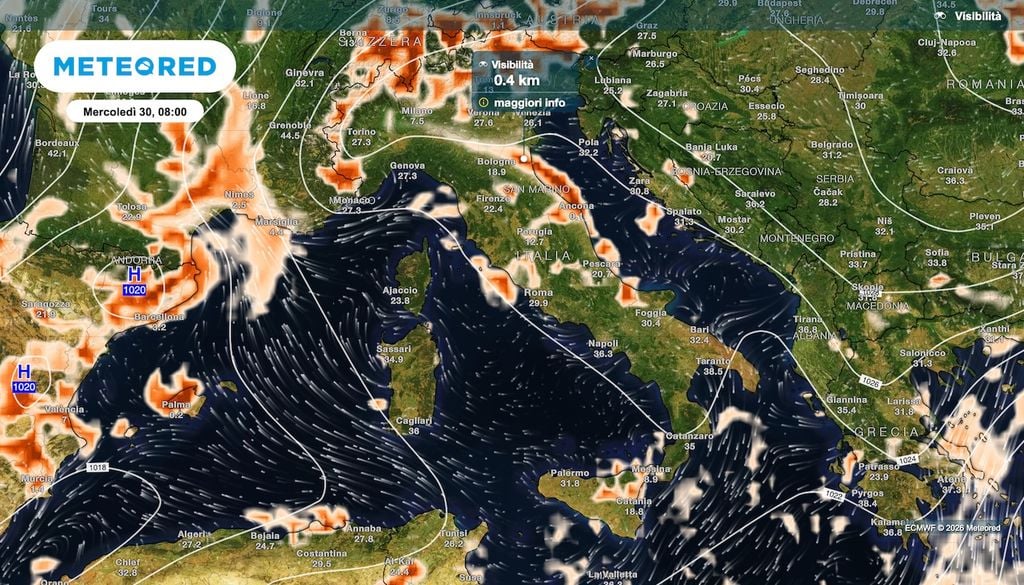 Nel nostro modello ECMWF sono disponibili anche le mappe di visibilità. Come si nota, l'avvezione umida dal mare porta foschie e banchi di nebbia verso la pianura Padana.