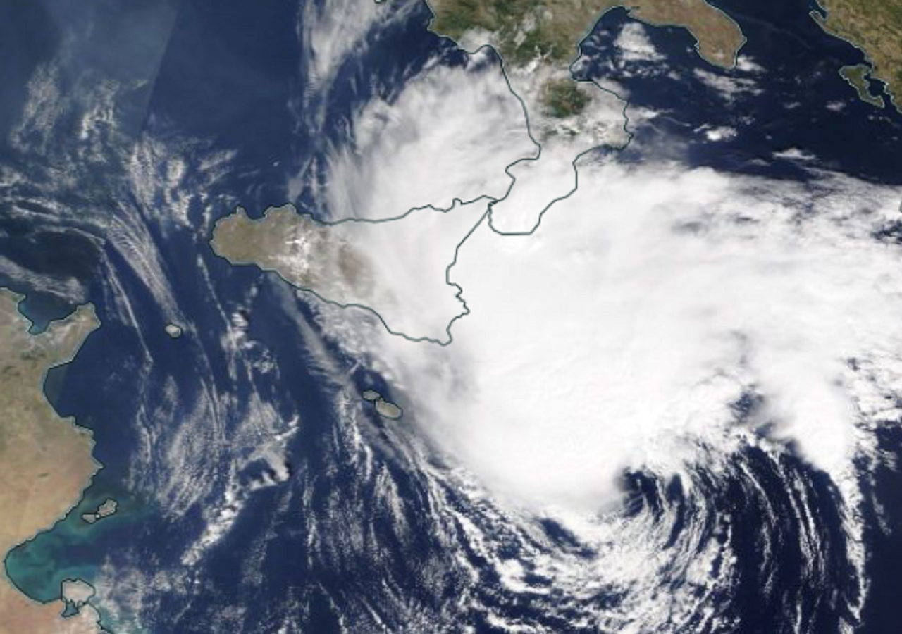 Le immagini di repertorio del TLC Ianos, diventato medicane sullo Ionio prima dell'impatto sulle coste greche il 17 settembre 2020. Fonte immagine Nasa Worldview