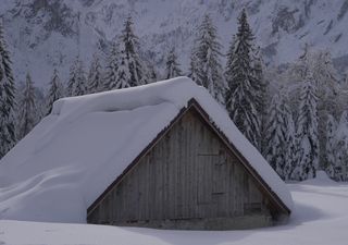 Il tempo in Italia nel fine settimana: pioggia, neve a quote basse e freddo. Poi da domenica cambia tutto