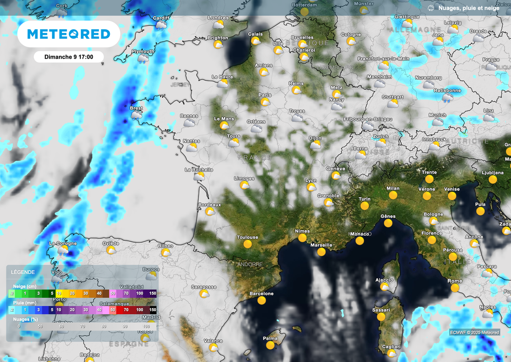 Encore de nombreuses grisailles à la mi-journée même si les éclaircies devraient continuer à se développer.