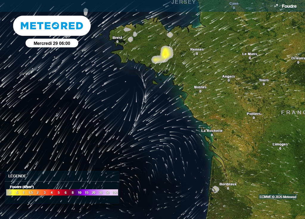 Un faible risque orageux sera présent la nuit prochaine du côté de la Bretagne et sur la Nouvelle-Aquitaine, moins marqué que celui ayant concerné les régions du sud durant la journée