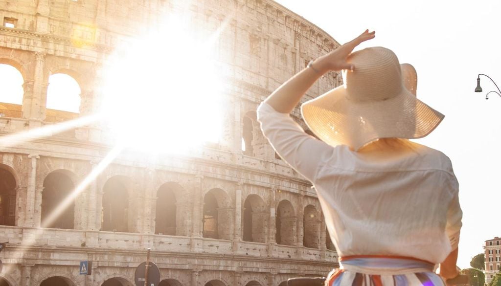 Venerdì, Roma si sveglierà con condizioni di bel tempo e con una buona visibilità anche grazie alla debole ventilazione settentrionale. Il tempo migliorerà ulteriormente in giornata e le temperature aumenteranno con decisione.