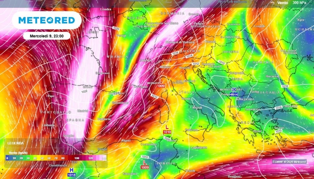 A livello europeo, la situazione atmosferica sta radicalmente cambiando. Infatti, delle depressioni e perturbazioni atlantiche, guidate da marcate ondulazioni del getto polare, ovvero della corrente a getto che corre a grande velocità alle quote superiori a 10 km, inizieranno presto ad investire gli stati centro-settentrionali europei. ECMWF-MeteoRed