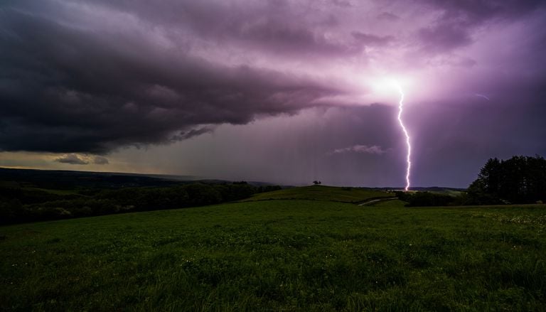 Auvergne-Rh&ocirc;ne-Alpes : alerte jaune aux orages parfois forts avec de la gr&ecirc;le et de fortes rafales de vent ! Les infos
