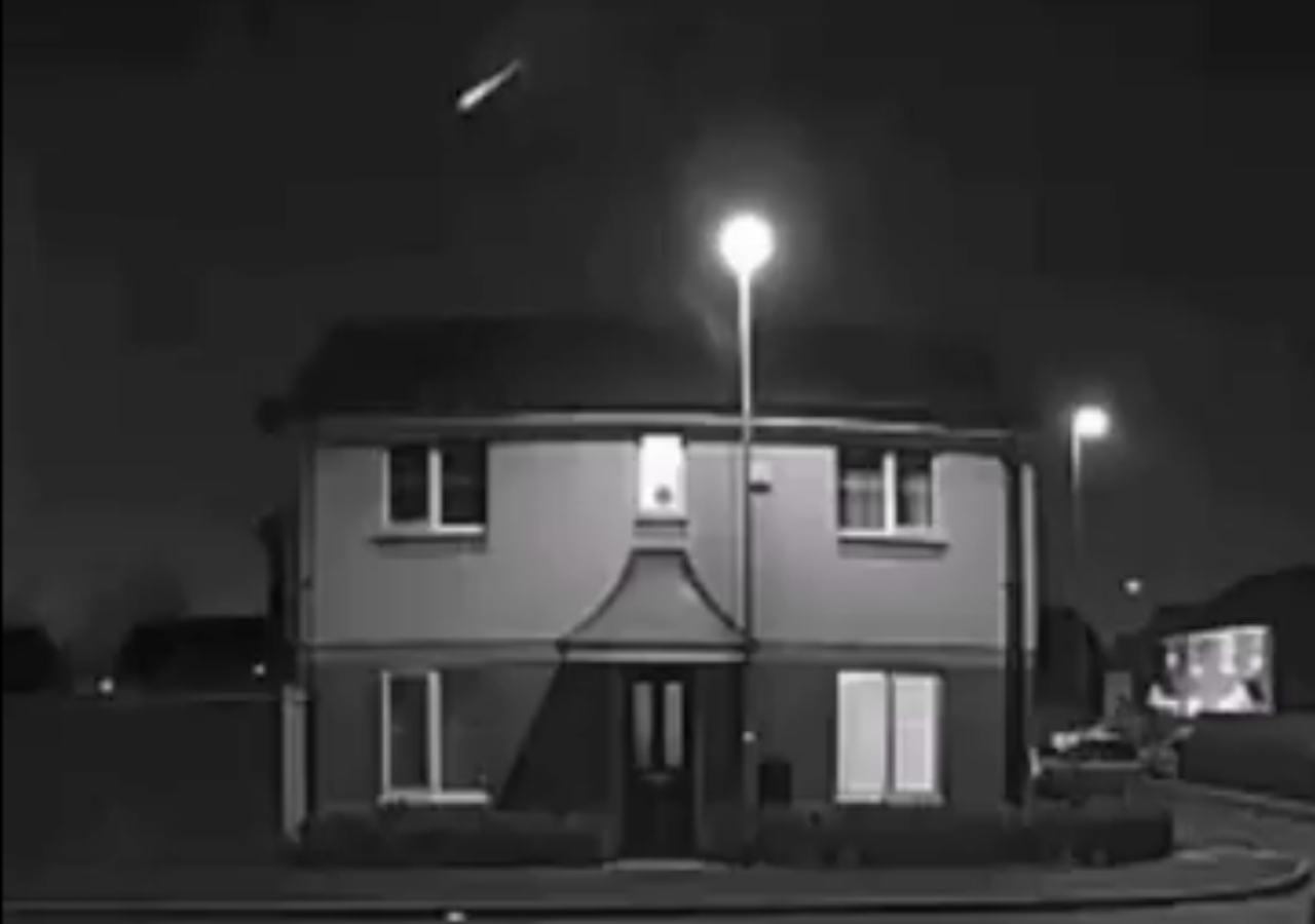 Meteor Fireball Dazzles Uk Night Sky In Videos