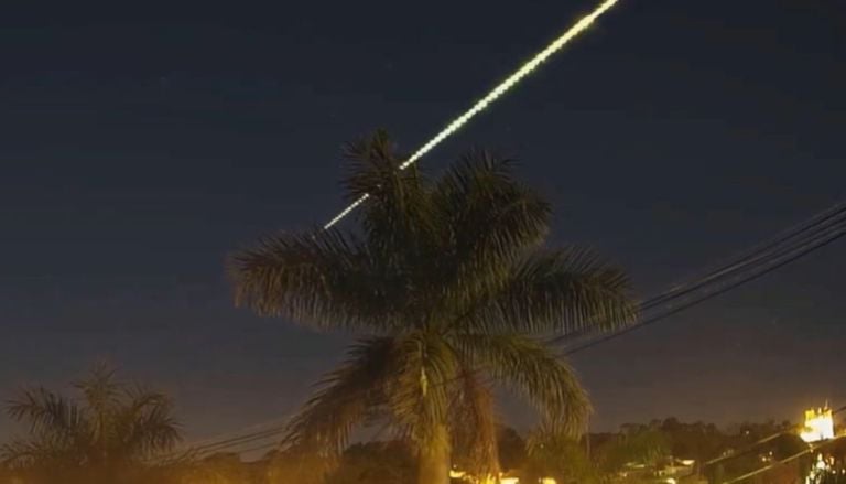 Meteoro brilhante cruza o c&eacute;u de MG e surpreende moradores; veja imagens