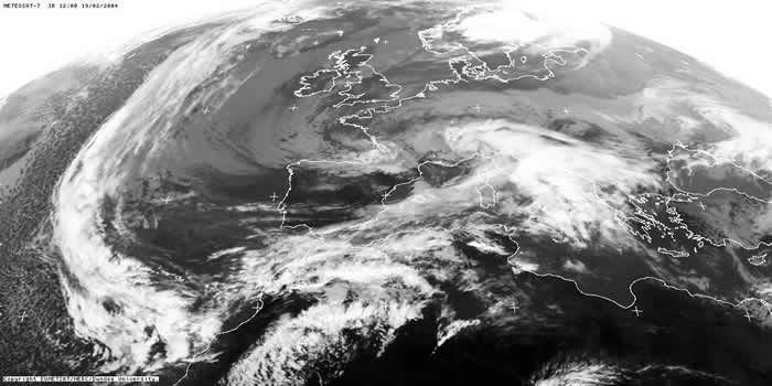 Ilustr. 5 (a). Imágenes de satélite de la formación de una DANA. Fuente: Universidad de Dundee, gentileza de www.meteored.com. - Imágenes en infrarrojo de la misma perturbación que teníamos anteriormente. Día 19 a las 12 UTC, donde la DANA ya está formada Ilustr. 5 (a). Imágenes de satélite de la formación de una DANA. Fuente: Universidad de Dundee, gentileza de www.meteored.com. - Imágenes en infrarrojo de la misma perturbación que teníamos anteriormente. Día 19 a las 12 UTC, donde la DANA ya está formada