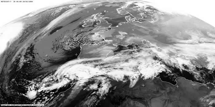 Ilustr. 5 (b). Imágenes de satélite de la formación de una DANA. Fuente: Universidad de Dundee, gentileza de www.meteored.com. - Imágenes en infrarrojo de la misma perturbación que teníamos anteriormente. Día 20 a las 06 UTC, donde la DANA ya está formada Ilustr. 5 (b). Imágenes de satélite de la formación de una DANA. Fuente: Universidad de Dundee, gentileza de www.meteored.com. - Imágenes en infrarrojo de la misma perturbación que teníamos anteriormente. Día 20 a las 06 UTC, donde la DANA ya está formada