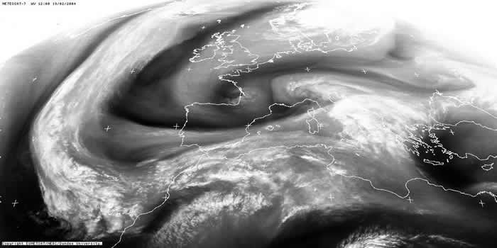 Ilustr. 6 (a). Imágenes de satélite de la formación de una DANA. Fuente: Universidad de Dundee, gentileza de www.meteored.com. - Imágenes en vapor de agua de la misma perturbación que teníamos anteriormente. Día 19 a las 12 UTC Ilustr. 6 (a). Imágenes de satélite de la formación de una DANA. Fuente: Universidad de Dundee, gentileza de www.meteored.com. - Imágenes en vapor de agua de la misma perturbación que teníamos anteriormente. Día 19 a las 12 UTC