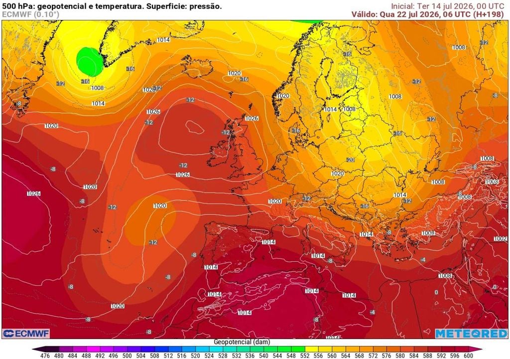Configuração sinóptica prevista para quarta-feira, 22 de julho deteta uma crista Atlântica sobre o Atlântico Norte, uma bolsa de ar frio a oeste de Portugal continental e uma massa de ar quente vinda do Norte de África a penetrar na Península Ibérica.