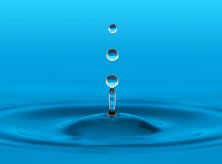 Las microdescargas en gotas de agua podrían haber iniciado la vida en la Tierra