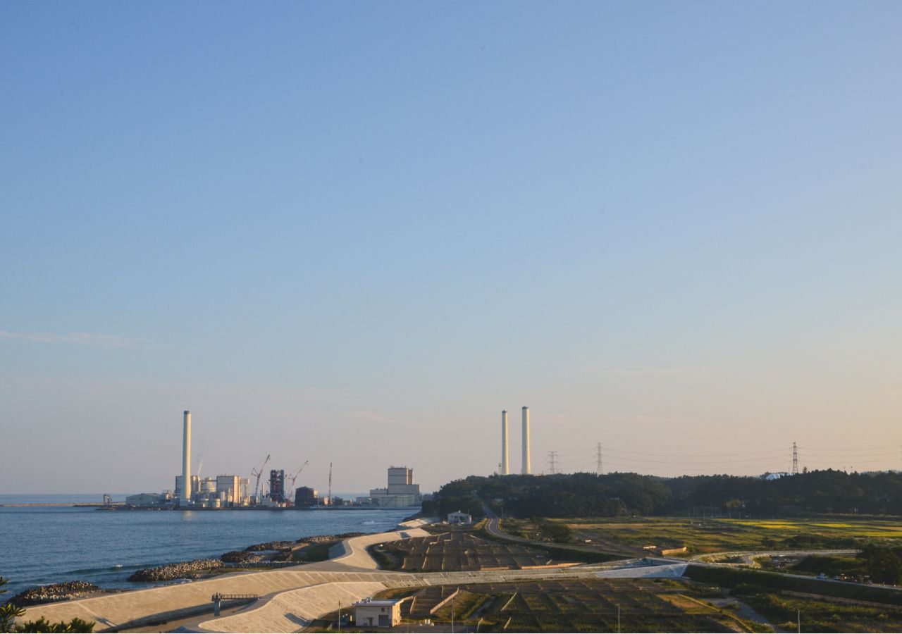 Vista da Central Nuclear de Fukushima-Daiichi. A fuga radioativa de 2011 contaminou áreas populacionais e agrícolas forçando milhares de pessoas a abandonarem as suas habitações.