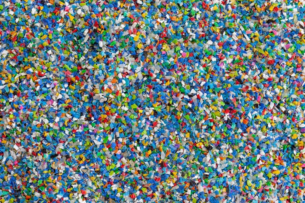 Os investigadores encontraram níveis mais elevados de microplásticos no sangue de pacientes que sofreram um enfarte.
