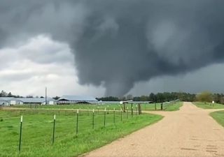 Múltiplos tornados se formam no sudeste dos EUA