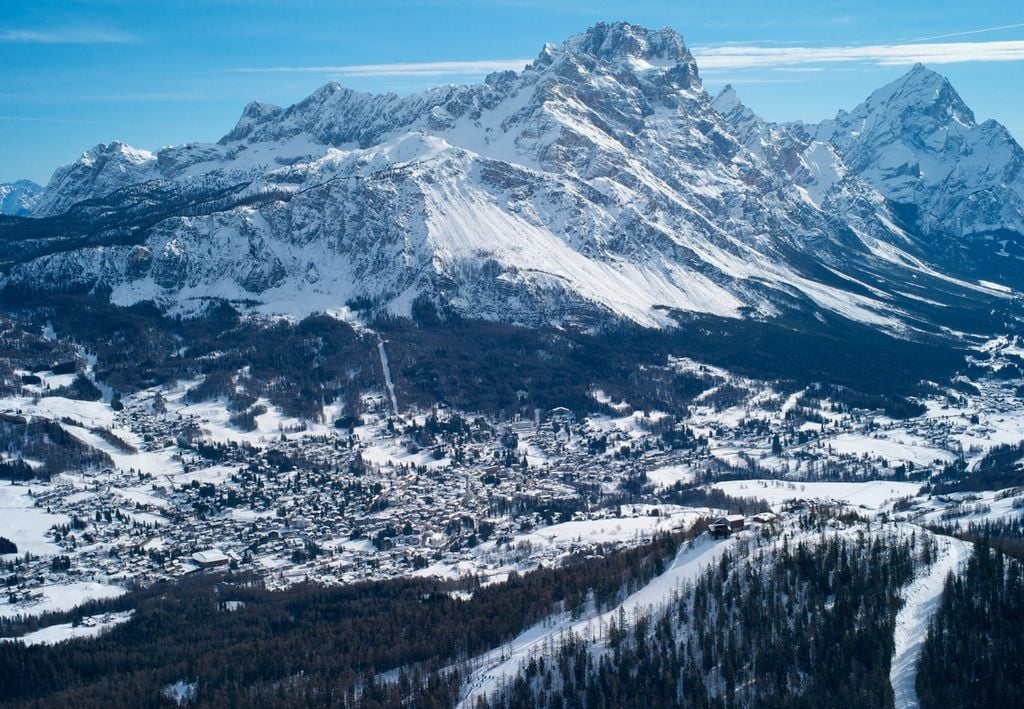 A Cortina d'Ampezzo, lo spessore del manto in quota (zona Ra Valles) si attesta oggi sui 100 cm, con previsioni di ulteriori e abbondanti nevicate.