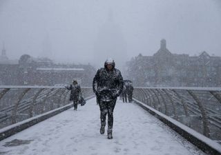 Nevadas y ventiscas traen consigo condiciones severas en Reino Unido