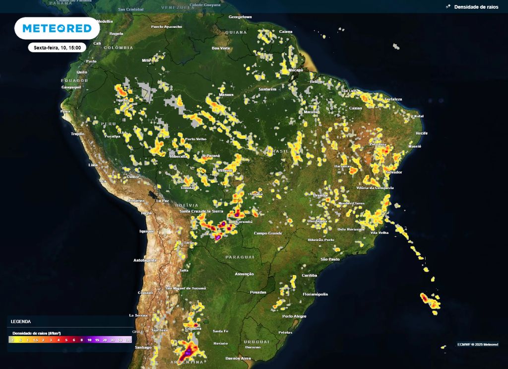 Mapa de densidade de raios para a sexta-feira (10) destaca as regiões com maior potencial de tempestades. Mapa de densidade de raios para a sexta-feira (10) destaca as regiões com maior potencial de tempestades.