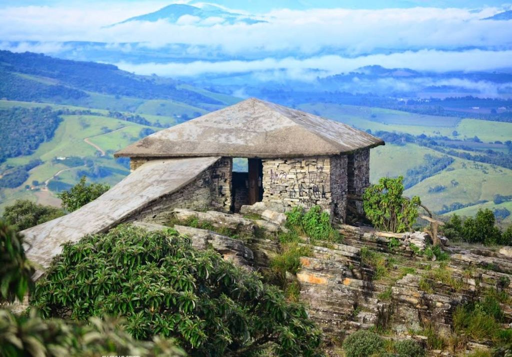 Casa da Pirâmide em São Thomé das Letras, Minas Gerais Casa da Pirâmide em São Thomé das Letras, Minas Gerais