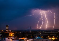 A partir de las 15 horas habrá tormentas con granizo y vendavales en el este peninsular