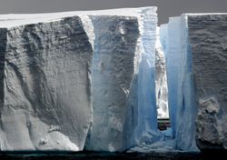 La plataforma de hielo Brunt en la Antártida dio a luz a un iceberg gigante